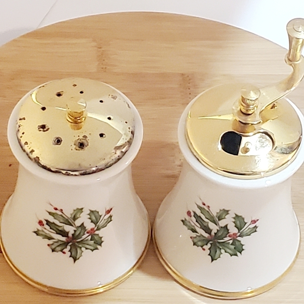 LENOX Vintage Holiday Berry Salt Shaker Pepper Mill Hand Decorated 25K Gold - Picture 10 of 12